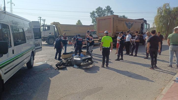 Kamyonun çarptığı motosikletteki Cemil öldü, ağabeyi yaralandı