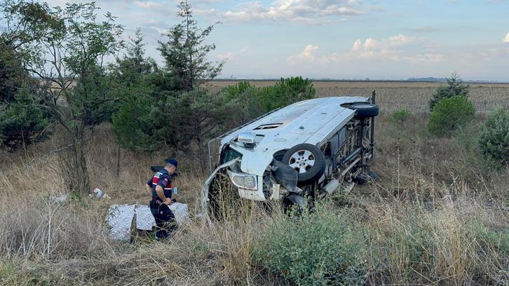 Tekirdağ'da devrilen minibüste 3 kişi yaralandı