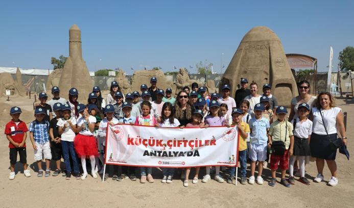 Küçük çiftçiler Antalya'yı gezdi