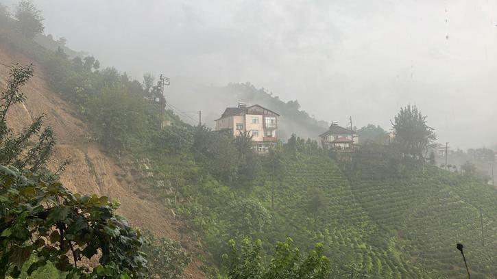 Rize'de sağanak, heyelan ve taşkınlara neden oldu