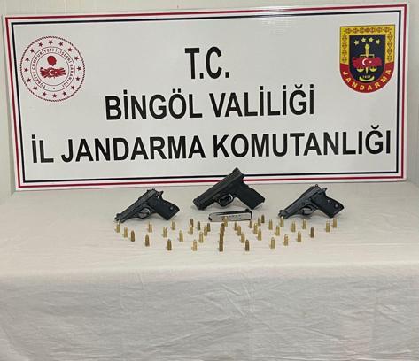 Bingöl’de yol kontrolünde silah ve kaçak sigara ele geçirildi