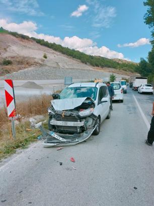 Kütahya’da otomobille çarpışan motosikletli yaralandı