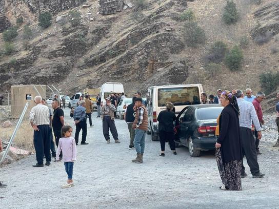 Terör nedeniyle boşalttıkları köye 29 yıl sonra gidip ceviz hasadı yaptılar