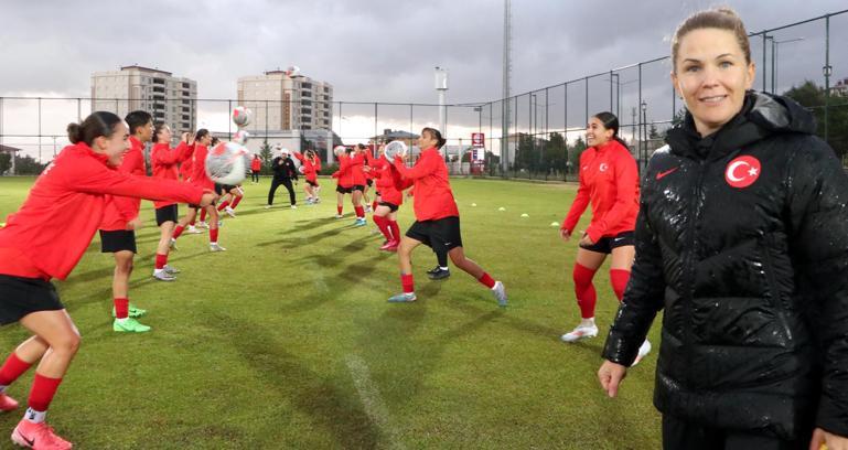 U19 Kadın Futbol Milli Takımı, Erzurum'da kampa girdi