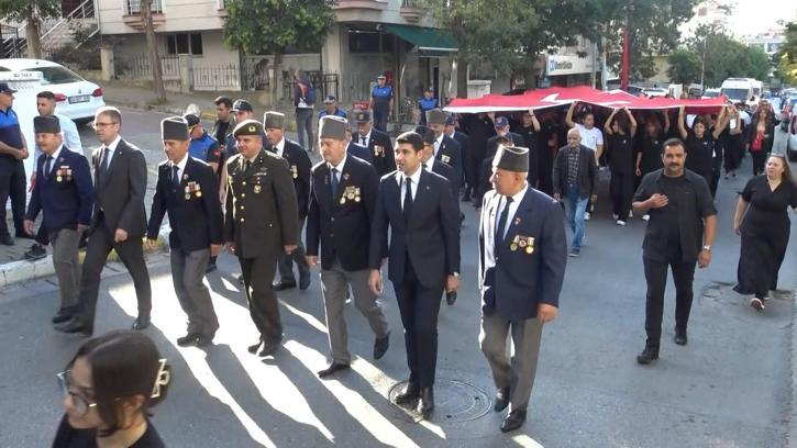 İstanbul - Avcılar’da gazilerden Türk bayraklı yürüyüş