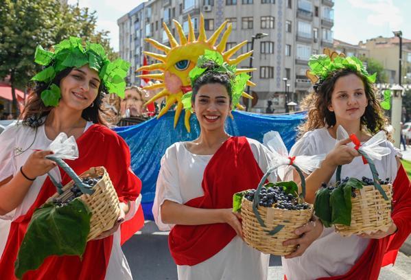 Kırklareli Bağ Bozumu Şenlikleri, renkli görüntülerle başladı