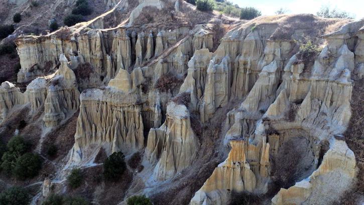 Ege'nin Kapadokya'sı Kula Peribacaları hayran bırakıyor