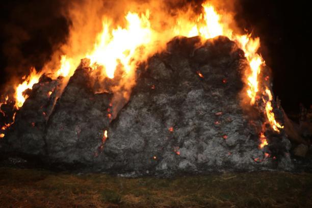 Yüksekova'da 15 bin bağ ot ile 20 ton saman yandı; 1 gözaltı