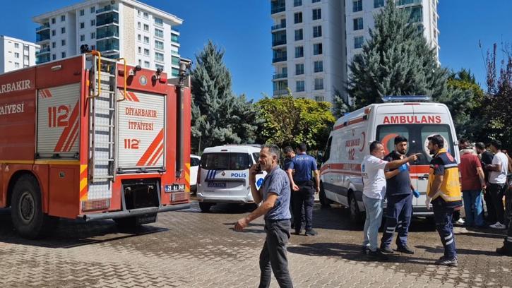 Diyarbakır'da 10 katlı binada yangın; 4'ü çocuk, 6 kişi dumandan etkilendi