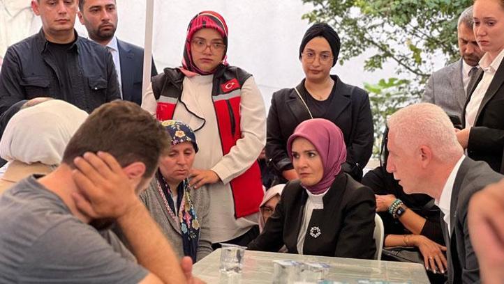 Bakan Göktaş'tan İstanbul'da öldürülen İkbal ve Ayşenur'un ailelerine taziye ziyareti