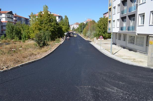 Şabanözü Belediyesi'nin asfalt çalışmaları sürüyor