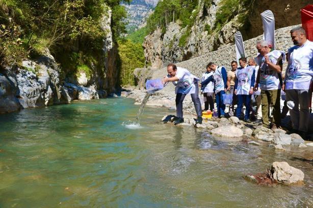 Çamlıyayla’da Kırmızı Benekli Alabalık doğa salındı