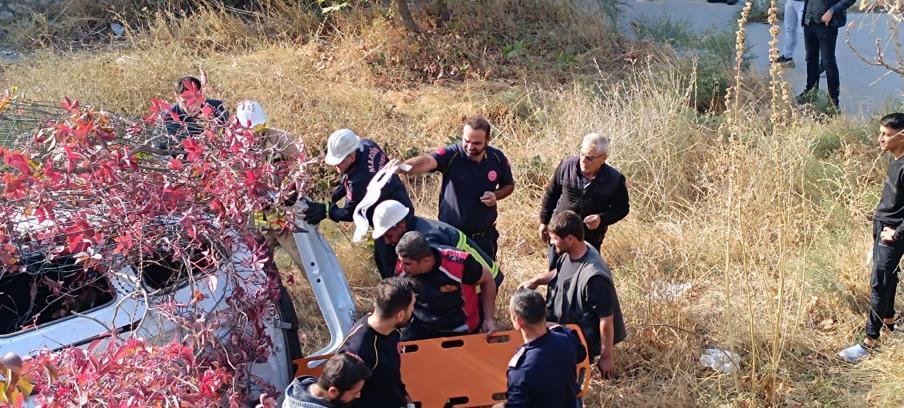 Mardin'de 5 metre yükseklikten düşen cipteki 2 kişi yaralandı