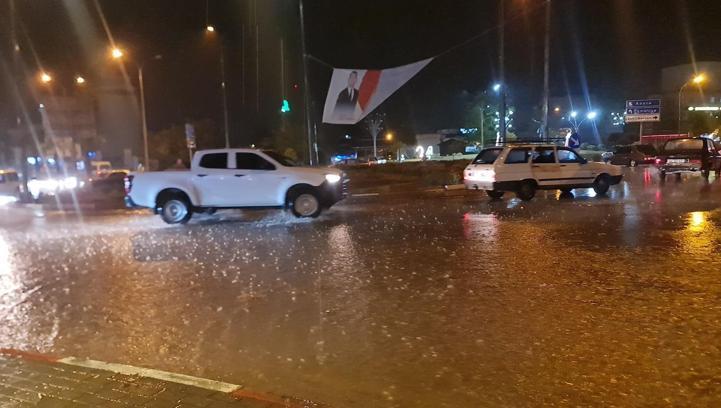 Osmaniye'de dolu ve sağanak yağış, günlük yaşamı olumsuz etkiledi