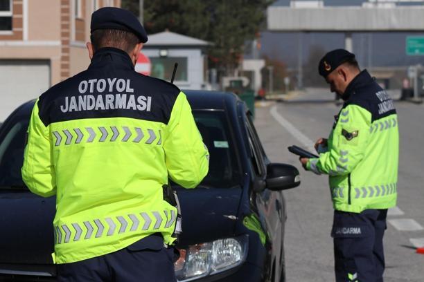 Bolu'da Otoyol Jandarması'ndan Anadolu Otoyolu'nda trafik denetimi