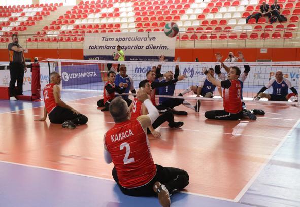 Oturarak Voleybol Erkek Milli Takımı galibiyetle başladı