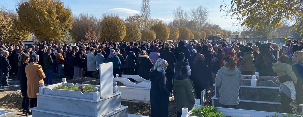 Iğdır'da uzman çavuş eşi tarafından öldürülen Esra toprağa verildi