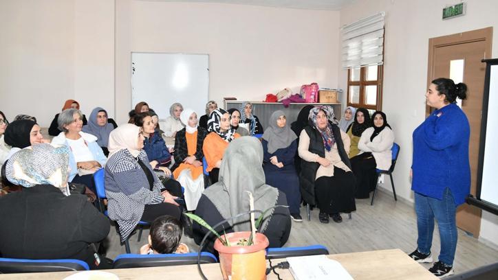 Yunusemre'de şiddetle mücadele seminerleri verildi