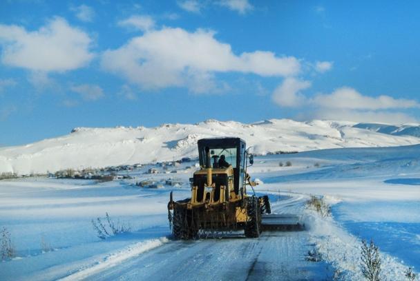 Van'da kardan kapanan 158 mahalle ve mezra yolu ulaşıma açıldı