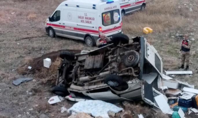 Gaziantep'te minibüs şarampole devrildi: 1 ölü, 3 yaralı