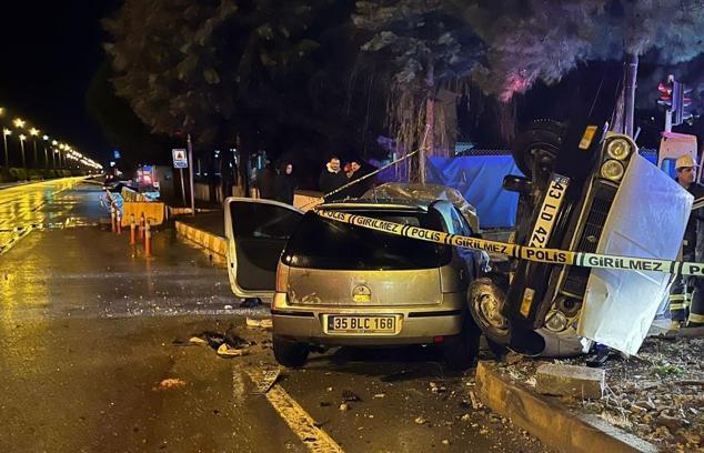 Kütahya'da iki otomobilin çarpıştığı kazada karı koca öldü, 2 kişi yaralandı