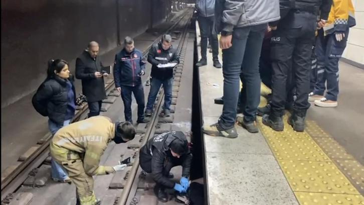 İstanbul-Marmaray'da raylara atlayan kişi hayatını kaybetti