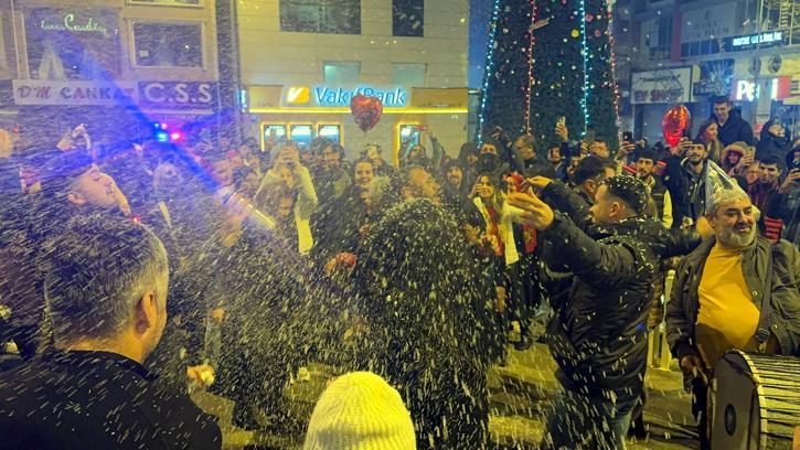 Çorlu ve Keşan’da  yeni yılı meydanda kutladılar