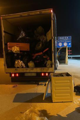 Kamyonetteki çamaşır makinesinde 1 kilo 361 gram metamfetamin ele geçirildi