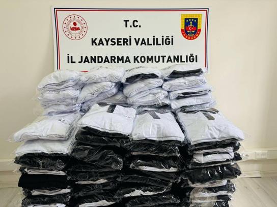 Kayseri'de 320 bin TL'lik sahte lisanslı tişört ele geçirildi