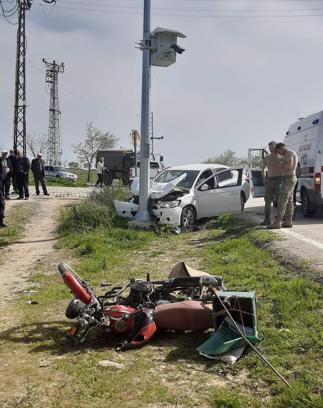 Otomobille çarpışan motosikletin sürücüsü ağır yaralandı