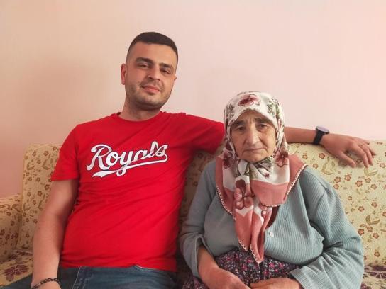 'Teyze altınların sahte gelip kontrol edeceğiz' deyip 30 yıllık birikimini çaldılar!