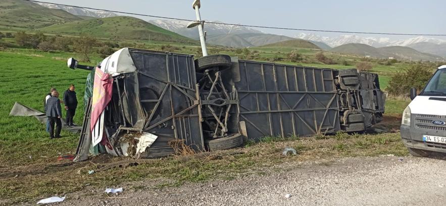 Van'da yolcu otobüsü devrildi: 28 yaralı