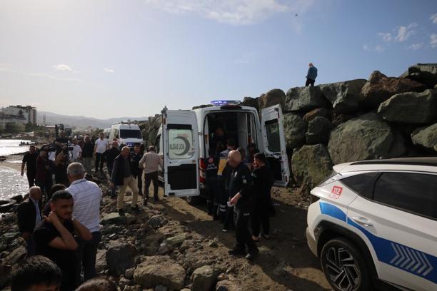 Trabzon'da denize giren 2 arkadaş, boğuldu