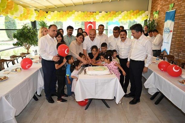 Vali Canalp, çölyak hastası çocuklara buluştu