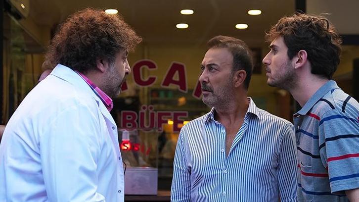 Meraklı eczacı ‘Sıcak Büfe’ye ilaç gibi geldi! Komedi darbesinde meraklı eczacı