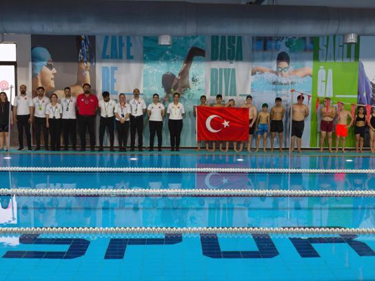 Derik'te ‘Gençlik Haftası’ kapsamında yüzme yarışması düzenlendi.