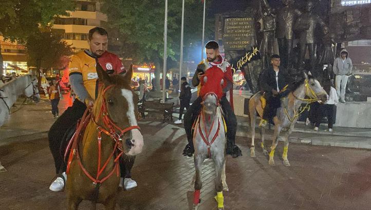 Karabük'te şampiyonluğu at binerek kutladılar