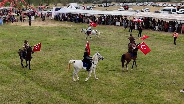 Kırıkkale'de Aileler Tanışıyor Şenliği ve Yörük Türkmen Şöleni renkli görüntülere sahne oldu