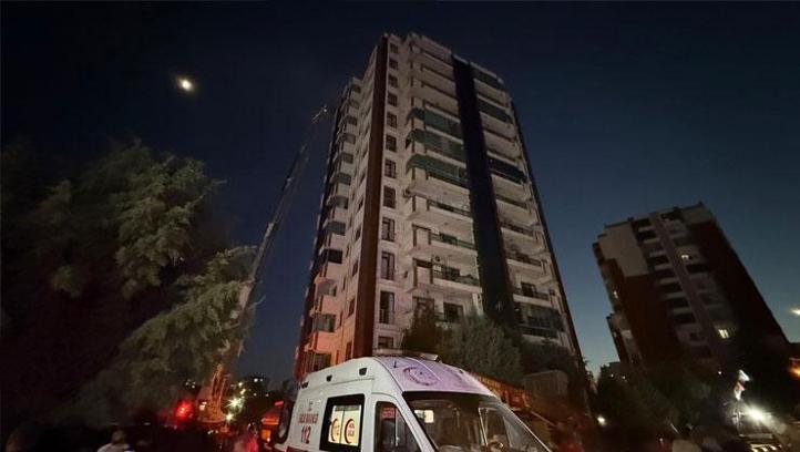 Diyarbakır'da 13 katlı binada yangın felaketi! Vali Murat Zorluoğlu: 2'si çocuk 4 kişi hayatını kaybetti