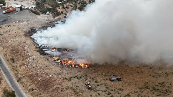 İzmir'de çöp transfer merkezinde yangın; alevler 5 saatte kontrol altında