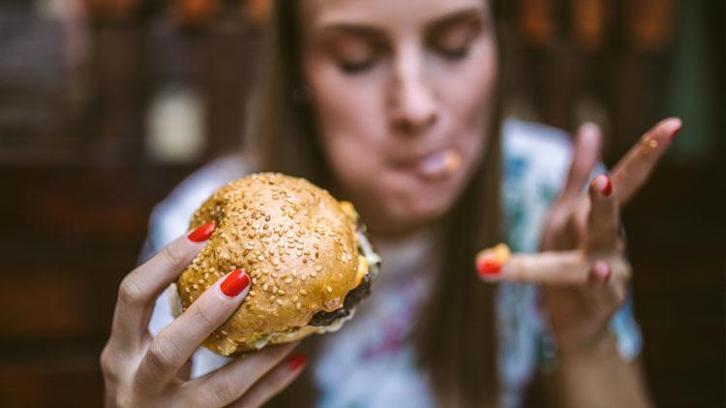 Lipödem hastalığında yaşın11’e kadar düştü! Diyetle tamamen yok olmuyor, uzman isim çaresini açıkladı