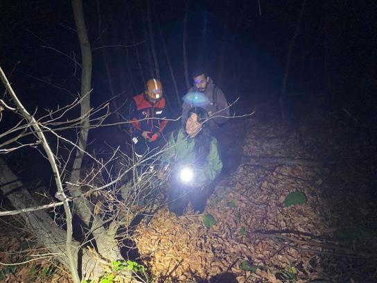 Ormanlık alanda mahsur kalan 2 kişi kurtarıldı