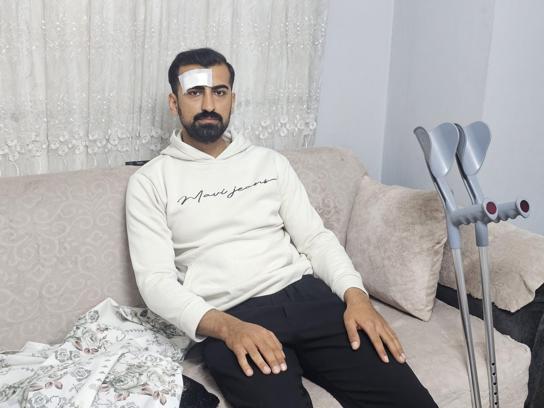 Trafik kavgasında motokurye, bıçaklanarak yaralandı; olay anı kamerada