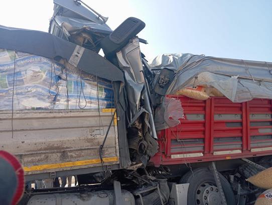 4 TIR zincirleme kazaya karıştı: 1 ölü, 2 yaralı