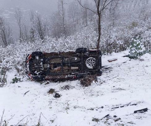 Ordu'da kamyonet karla kaplı yolda şarampole yuvarlandı: 6 yaralı