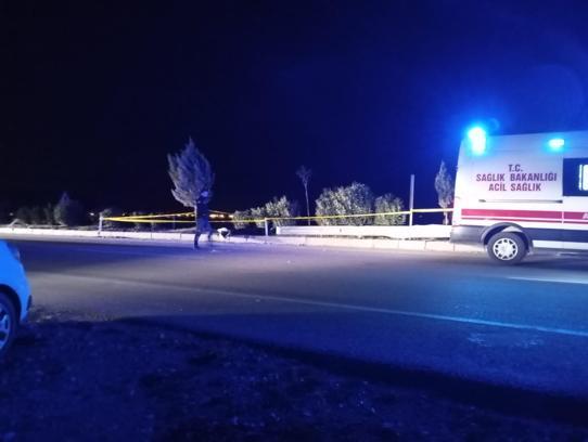 Adana'da motosiklet refüje çarptı; 1 ölü, 1 yaralı