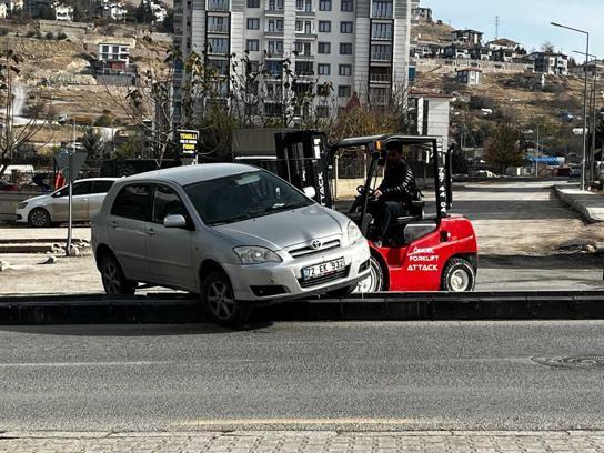 Otomobil, refüje çıktı