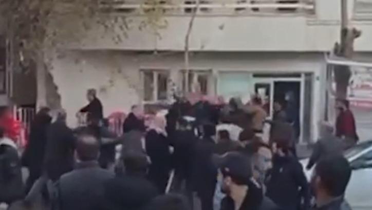 Şanlıurfa’da taşlı-sopalı kavga kamerada