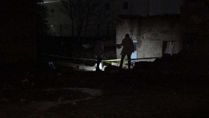 Bursa'da fırtınada üzerine devrilen duvarın altında can verdi