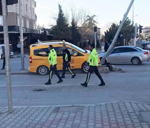 Direksiyonda kalp krizi geçirip, kaza yapan taksi şoförü öldü